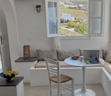 Houlakia Apartment | Blue and white Mykonos