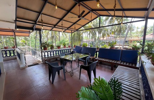 Anjuna Villa | Blue Azure 5BR Villa walk to beach in Goa by Homeyhuts