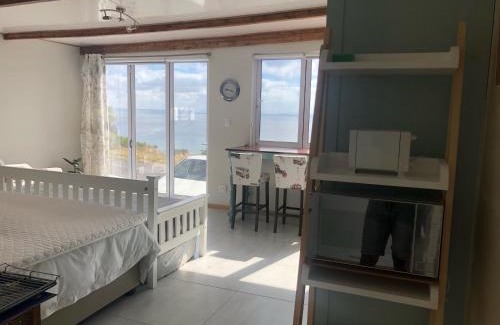 Redhill Bed & Breakfast | Blue Bay Studio Bayview