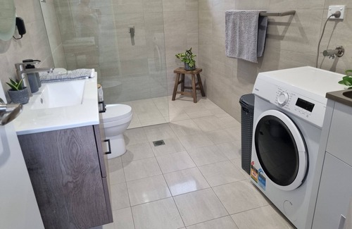 Lake Illawarra House | Blue Beach House - dog friendly. Walk to Beach, lake. Fish surf swim SUP dive