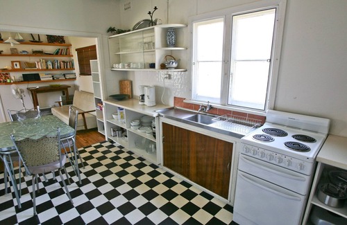 Bermagui House | BLUE BERMI BEACH HOUSE: 10 Barragoot Street- Fishing shack and pet friendly