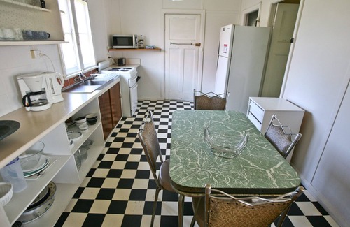 Bermagui House | BLUE BERMI BEACH HOUSE: 10 Barragoot Street- Fishing shack and pet friendly