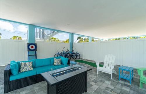 Marathon House | Blue Bungalow New Listing Canal Front Dock Pool