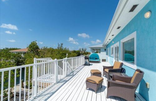 Marathon House | Blue Bungalow New Listing Canal Front Dock Pool