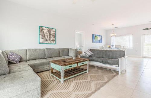 Marathon House | Blue Bungalow New Listing Canal Front Dock Pool
