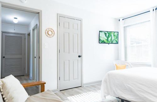 Covington Apartment | Blue Bungalow w/Free Golf Cart 1/2 mi from Square