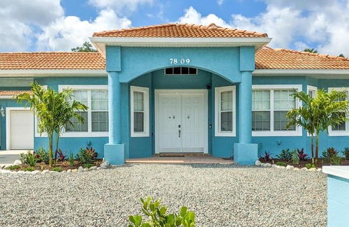 Bradenton House | Blue by the Bay