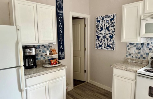 Argyle Apartment | Blue Casita - So close to I-35W!