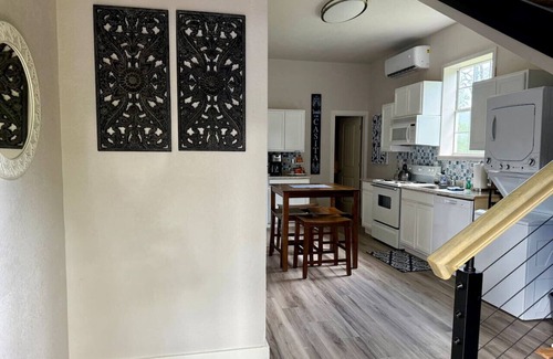 Argyle Apartment | Blue Casita - So close to I-35W!