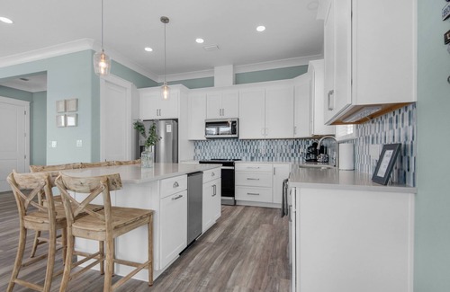 Navarre Beach House | Blue Chair | 🚤 Boater’s Paradise | Pool | Dock | Outdoor Bar | Pet Friendly 🐾