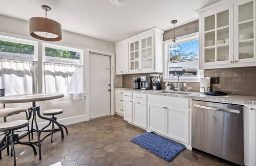 Paso Robles House | Blue Chestnut - Walkable to Downtown/EV Charger/Dog Friendly
