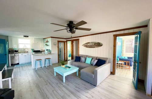 Hampton House | Blue Chill Cottage! Walk to Beach, restaurants, casino-Adorable Renovated-AC&WD
