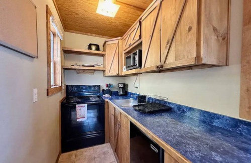 Edgemont Cabin | Blue Clouds Resort Hidden Gem!