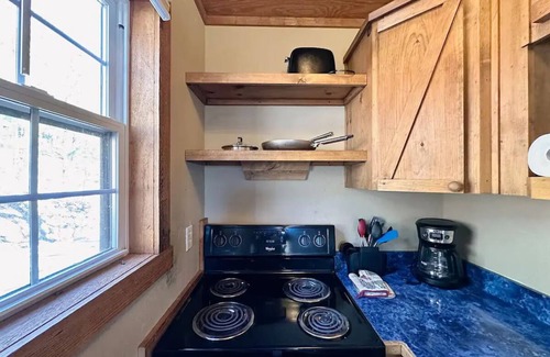Edgemont Cabin | Blue Clouds Resort Hidden Gem!