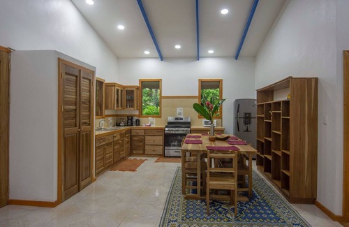 Cocles House | Blue Maverick for Nature lovers, with a/c, 4WD required!