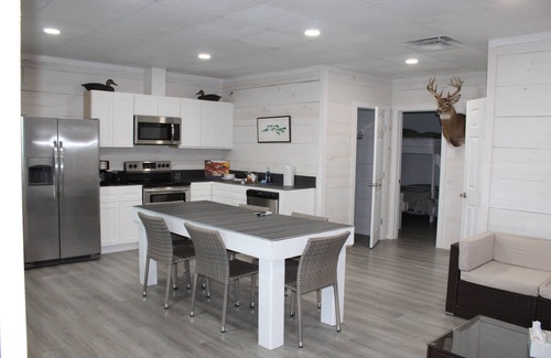 Venice House | BLUE CRAB LODGE A (WATERFRONT)
