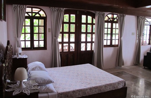 Puerto Galera Hotel | Blue Crystal Beach Resort