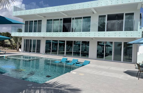 Plantation House | BLUE DIAMOND TRANQUILITY RESORT-Private Luxury Villa - 8 King Rooms-ON THE BEACH