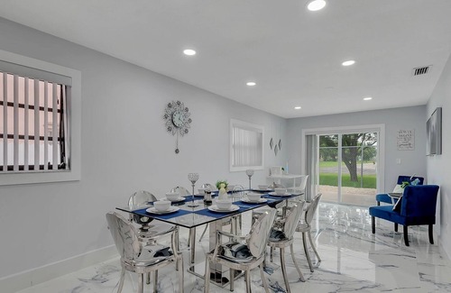 Hialeah House | Blue Diamond - Hialeah w/3 BR & 2 BA
