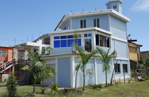 Corozal Apartment | Blue Dollar House Vacation House 3rd Floor Walk-up