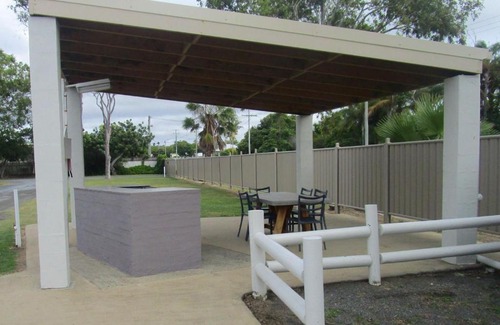 Yeppoon Apartment | Blue Dolphin Caravan Park Yeppoon