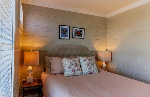 Grand Isle Hotel | Blue Dolphin Inn and Cottages