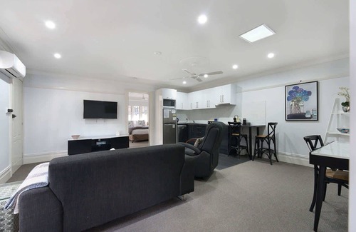 Orange Apartment | Blue Door Apartment 2 | CBD, Ideal for Work