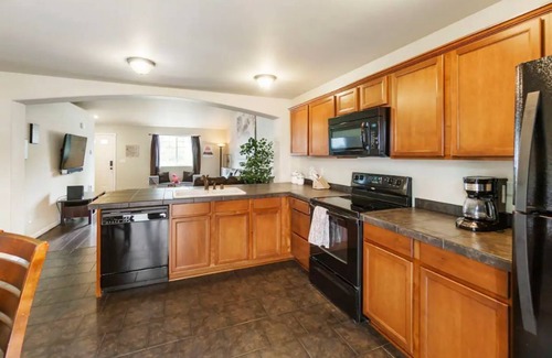 Fort Lewis House | Blue Door Oasis, cozy 3 bedroom, 2 bathroom home