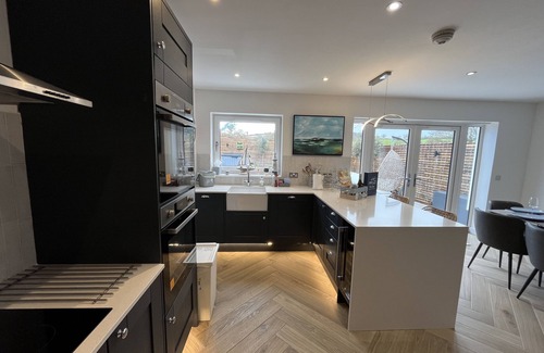 Budleigh Salterton House | BLUE DRIFT, pet friendly, with hot tub in Budleigh Salterton
