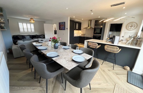 Budleigh Salterton House | BLUE DRIFT, pet friendly, with hot tub in Budleigh Salterton