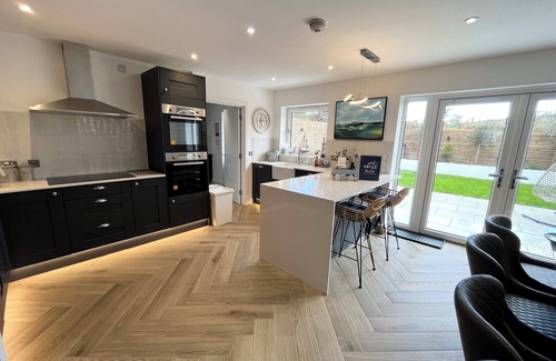 Budleigh Salterton House | BLUE DRIFT, pet friendly, with hot tub in Budleigh Salterton