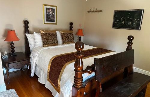 Niagara Falls Bed & Breakfast | Blue Gables Bed and Breakfast