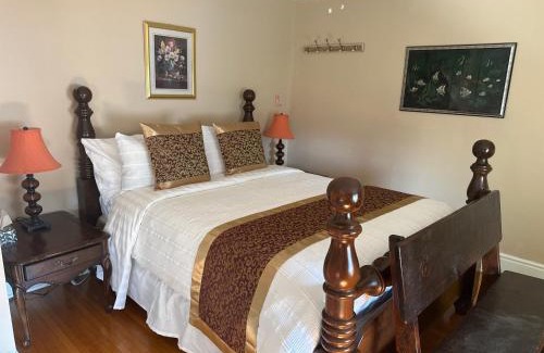 Niagara Falls Bed & Breakfast | Blue Gables Bed and Breakfast