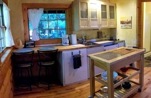 Eagle Point Cottage | Blue Gate Cottage on the Rogue River