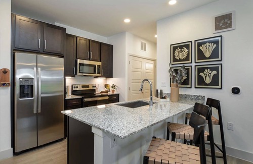 Austin Apartment | Blue Goose Apartments by Landing
