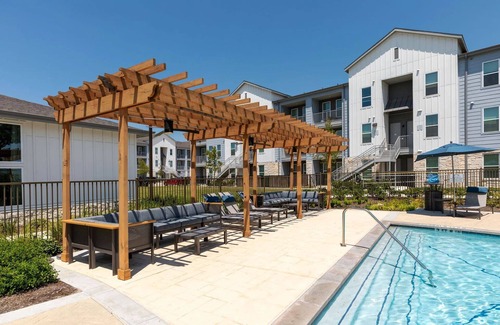 Austin Apartment | Blue Goose Apartments by Landing