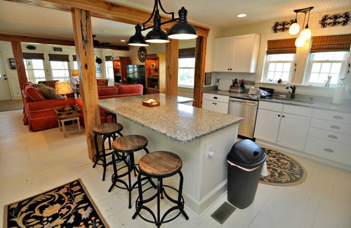 Ocracoke House | Blue Harbor: Large home on Silver Lake Harbor. Pool and Docking
