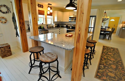 Ocracoke House | Blue Harbor: Large home on Silver Lake Harbor. Pool and Docking