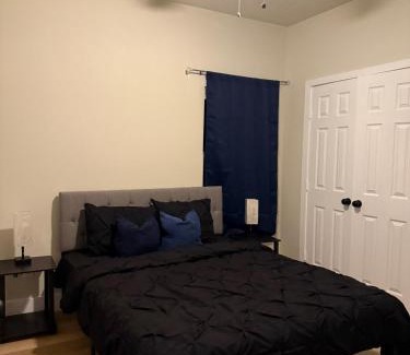 Northside Apartment | Blue Haven Modern 3BR 2BA Near Downtown