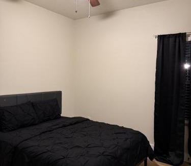 Northside Apartment | Blue Haven Modern 3BR 2BA Near Downtown