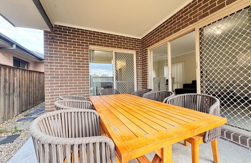 Penrith House | Blue Haven Retreat - Thornton Central 34