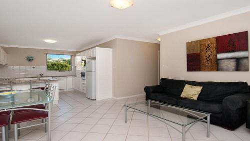Terrigal House | Blue Haven Short Walk To Beach, Shops, Cafes Accom Holidays