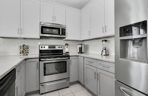 Surfside Beach House | Blue Hawaiian 6 Bedrooms Second Row