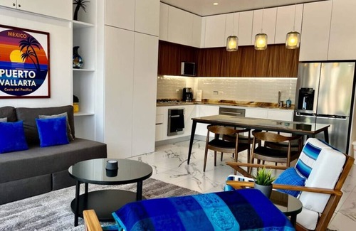 Emiliano Zapata Apartment | Blue Heaven 4 blocks to the Beach!