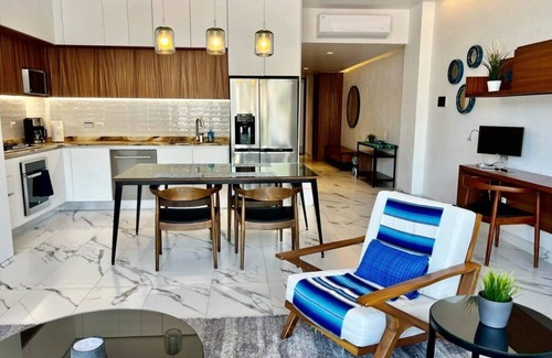 Emiliano Zapata Apartment | Blue Heaven 4 blocks to the Beach!