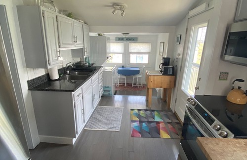 Pine Point Cottage | "Blue Heaven"- Airy cottage just steps from Pine Point Beach, Maine