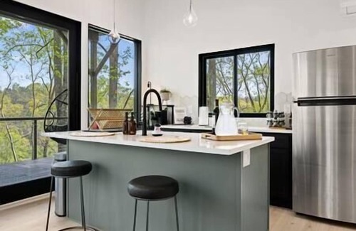Asheville House | Blue Heron Hideaway at French Broad River Farms