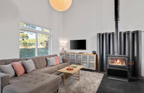Surf Pines House | Blue Heron - Modern Coastal Retreat Close to Beach & w/ Modern Amenities