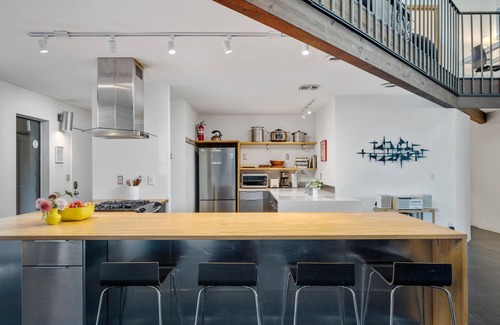 Surf Pines House | Blue Heron - Modern Coastal Retreat Close to Beach & w/ Modern Amenities