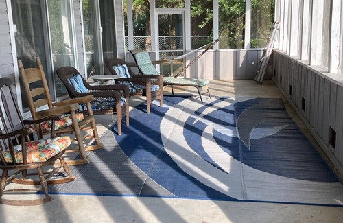 Centre House | Blue Heron Retreat - bring the whole family. Relax and have fun at the lake.